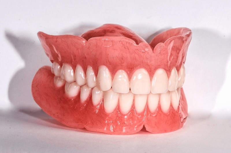 Implant-Supported Dentures | Traditional Dentures Vs. Implant-Supported Dentures