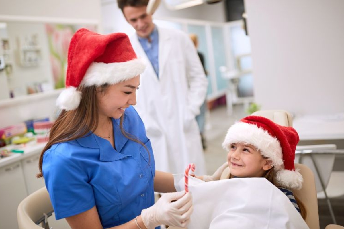 Cosmetic dentist in New York | Christmas Mornings Need a Fresh Smile: The Importance of Morning Oral Hygiene During the Holidays