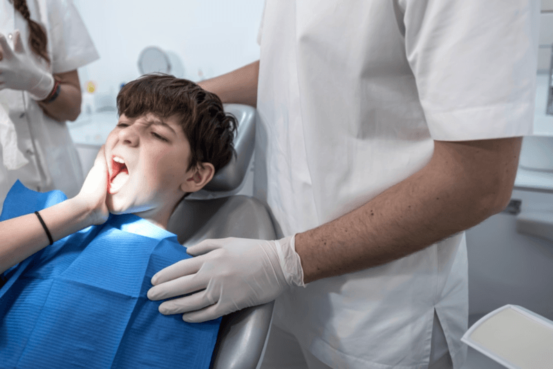 Tooth Pain Keeping You Up at Night? Why You Shouldn’t Wait to See an Emergency Dentist