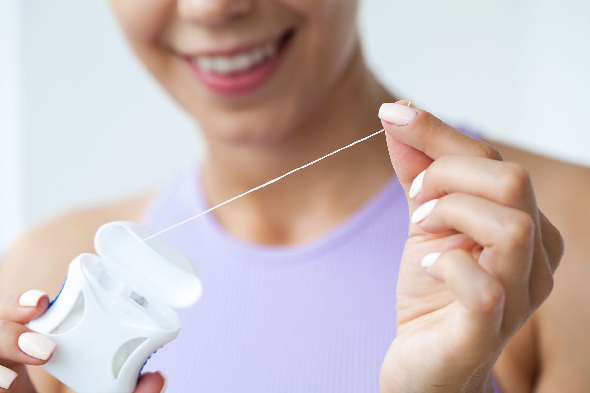 How to Floss Dental Implants Correctly Without Damaging Gums